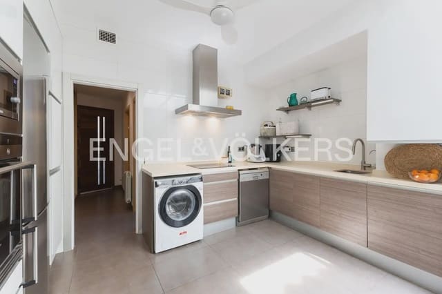 4 bedroom Townhouse for rent in Massarrojos, Valencia city - € 1,800 (Ref: 9898010)