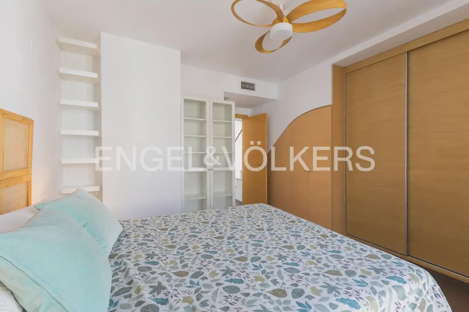 4 bedroom Townhouse for rent in Valencia city - € 1,800 (Ref: 9898010)
