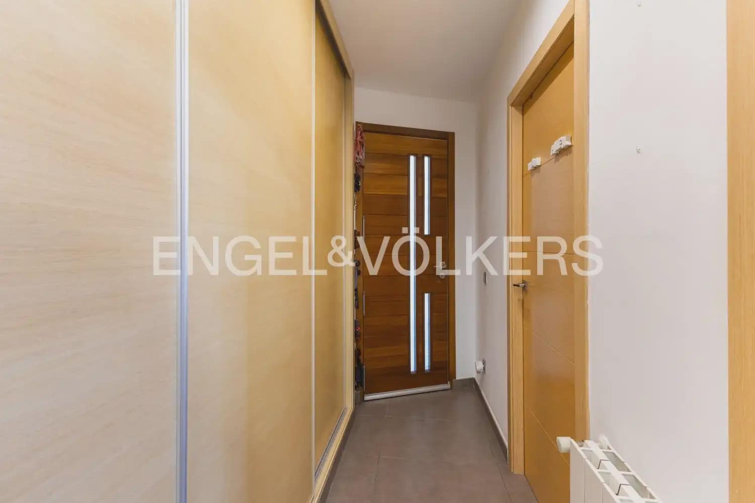 4 bedroom Townhouse for rent in Valencia city - € 1,800 (Ref: 9898010)