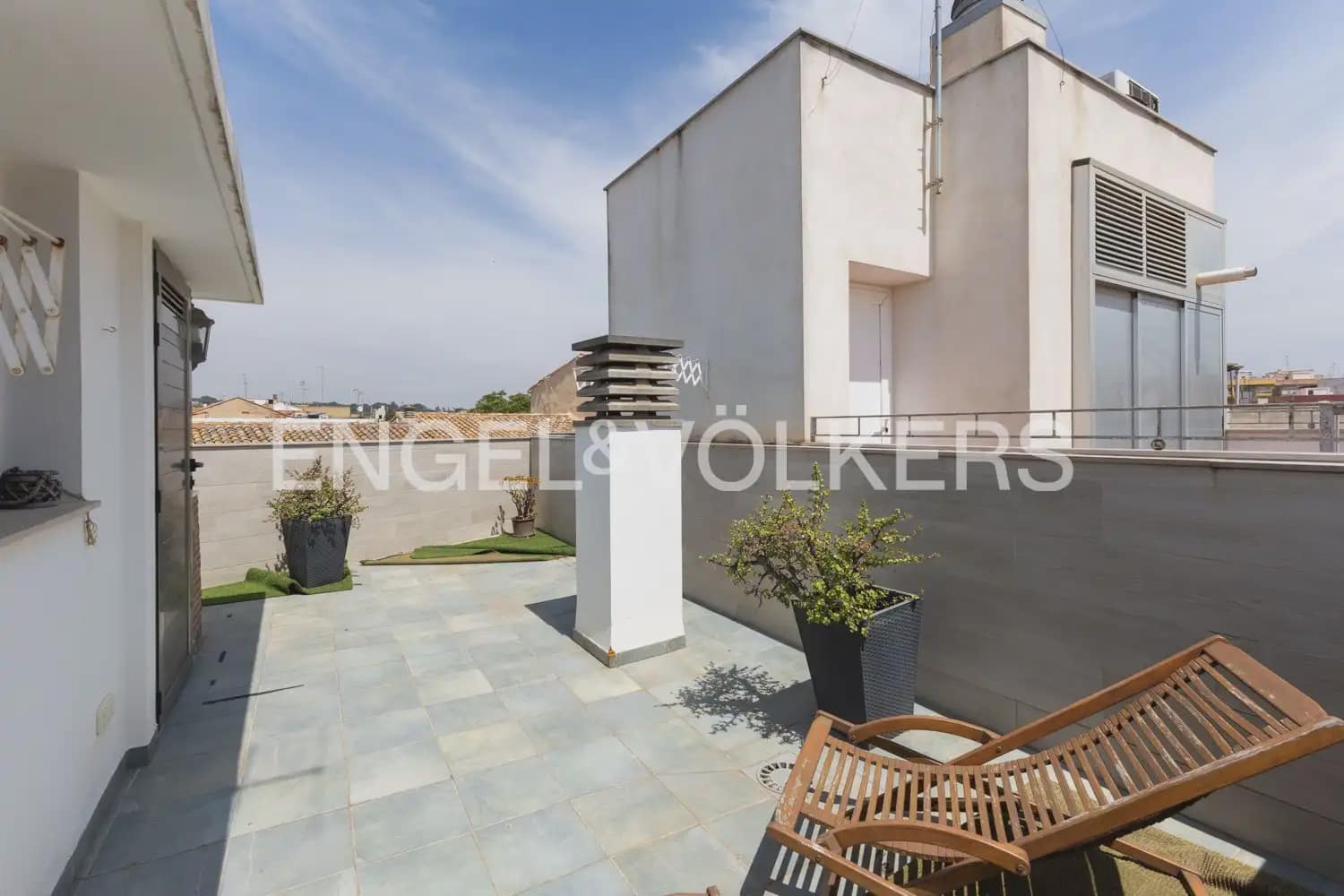 4 bedroom Townhouse for rent in Valencia city - € 1,800 (Ref: 9898010)