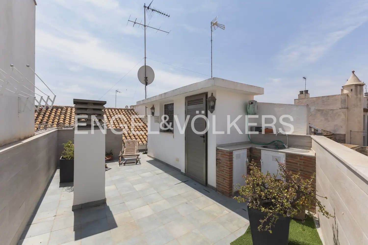 4 bedroom Townhouse for rent in Valencia city - € 1,800 (Ref: 9898010)
