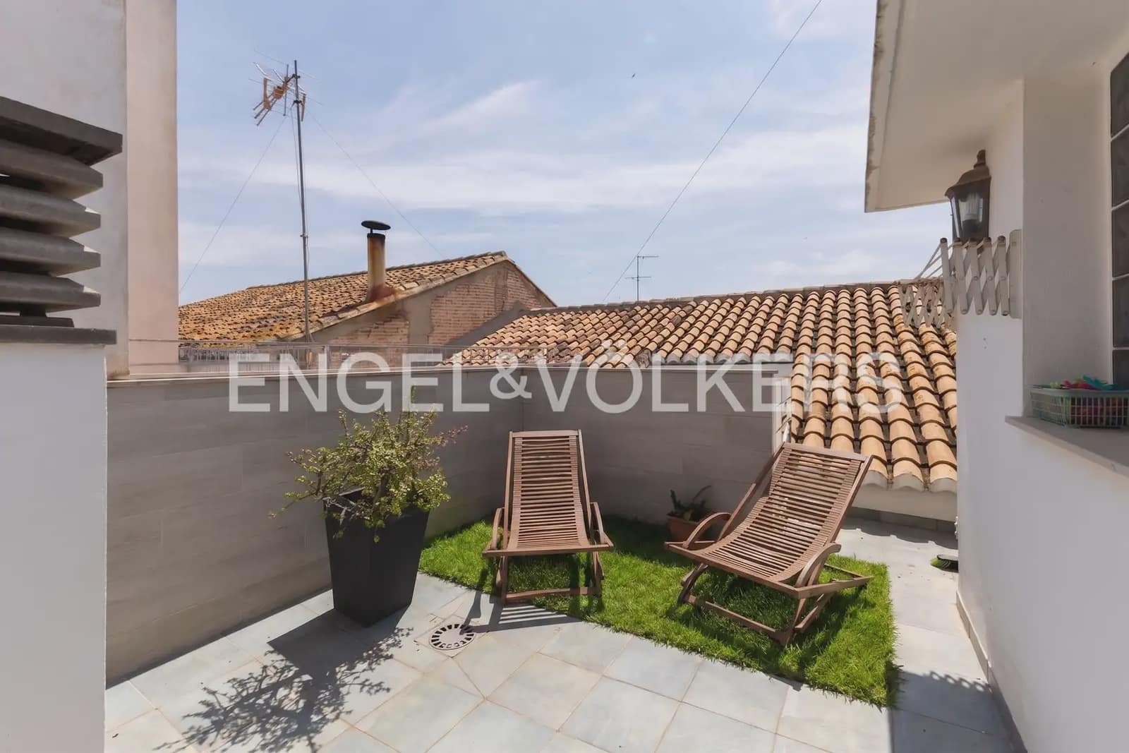 4 bedroom Townhouse for rent in Valencia city - € 1,800 (Ref: 9898010)