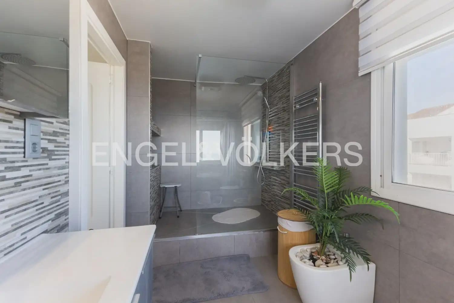 4 bedroom Villa for sale in Vinaros with pool garage - € 535,000 (Ref: 9898011)