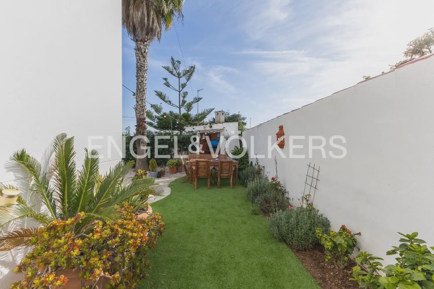 4 bedroom Villa for sale in Vinaros with pool garage - € 535,000 (Ref: 9898011)