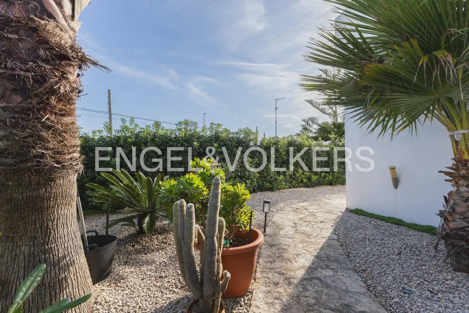 4 bedroom Villa for sale in Vinaros with pool garage - € 535,000 (Ref: 9898011)