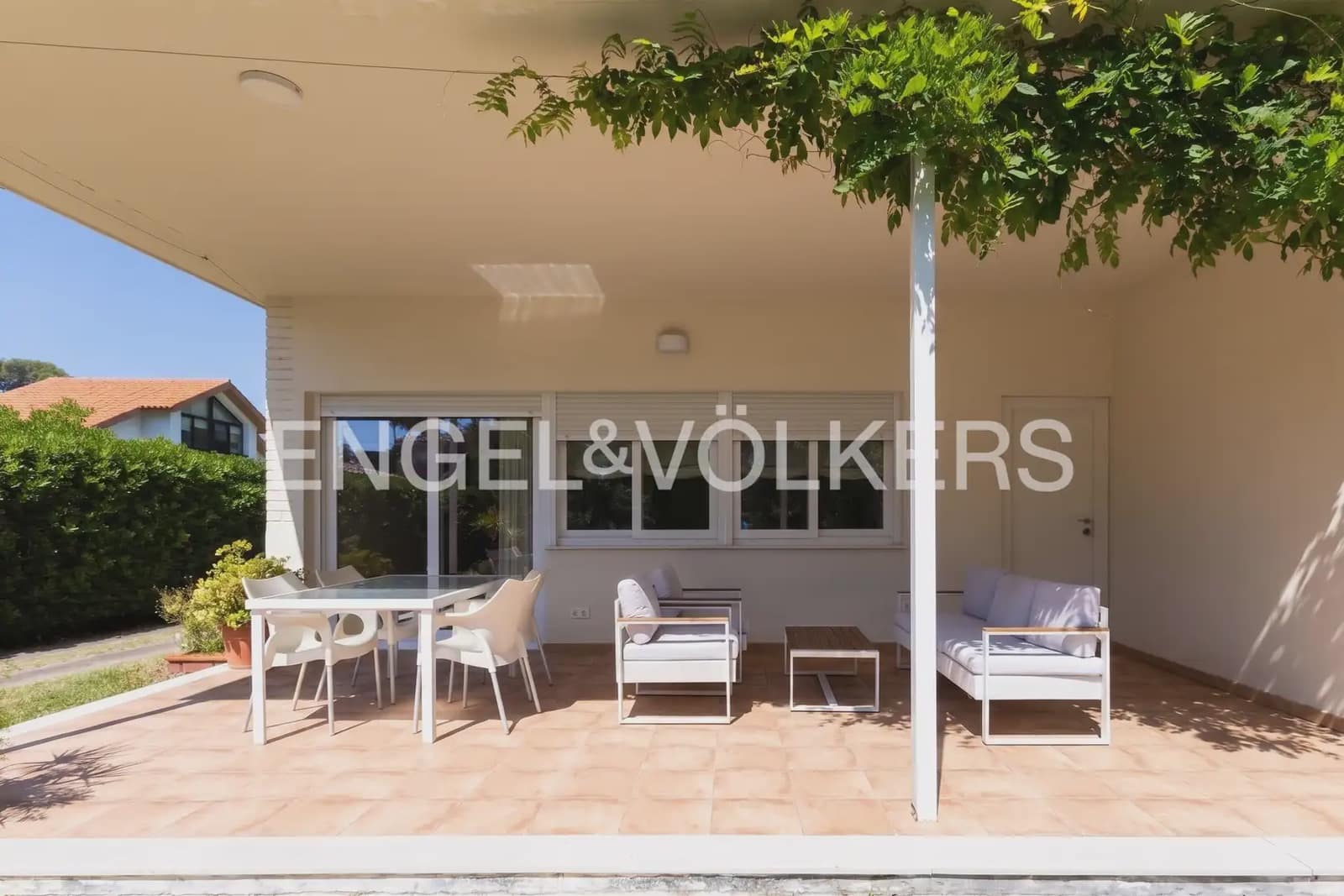 5 bedroom Villa for sale in Castello de la Plana with pool garage - € 1,150,000 (Ref: 9898012)