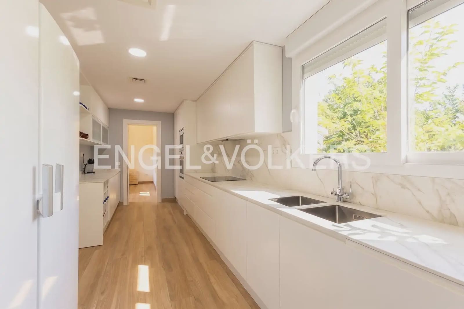 5 bedroom Villa for sale in Castello de la Plana with pool garage - € 1,150,000 (Ref: 9898012)