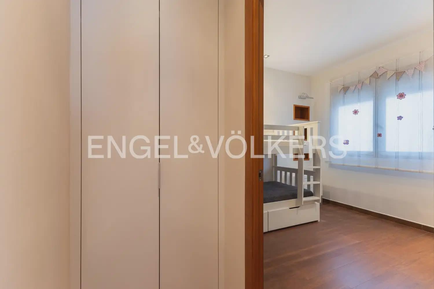 3 makuuhuone Kattohuoneisto vuokrattavana paikassa Valencia kaupunki - 3 400 € (Ref: 9898017)
