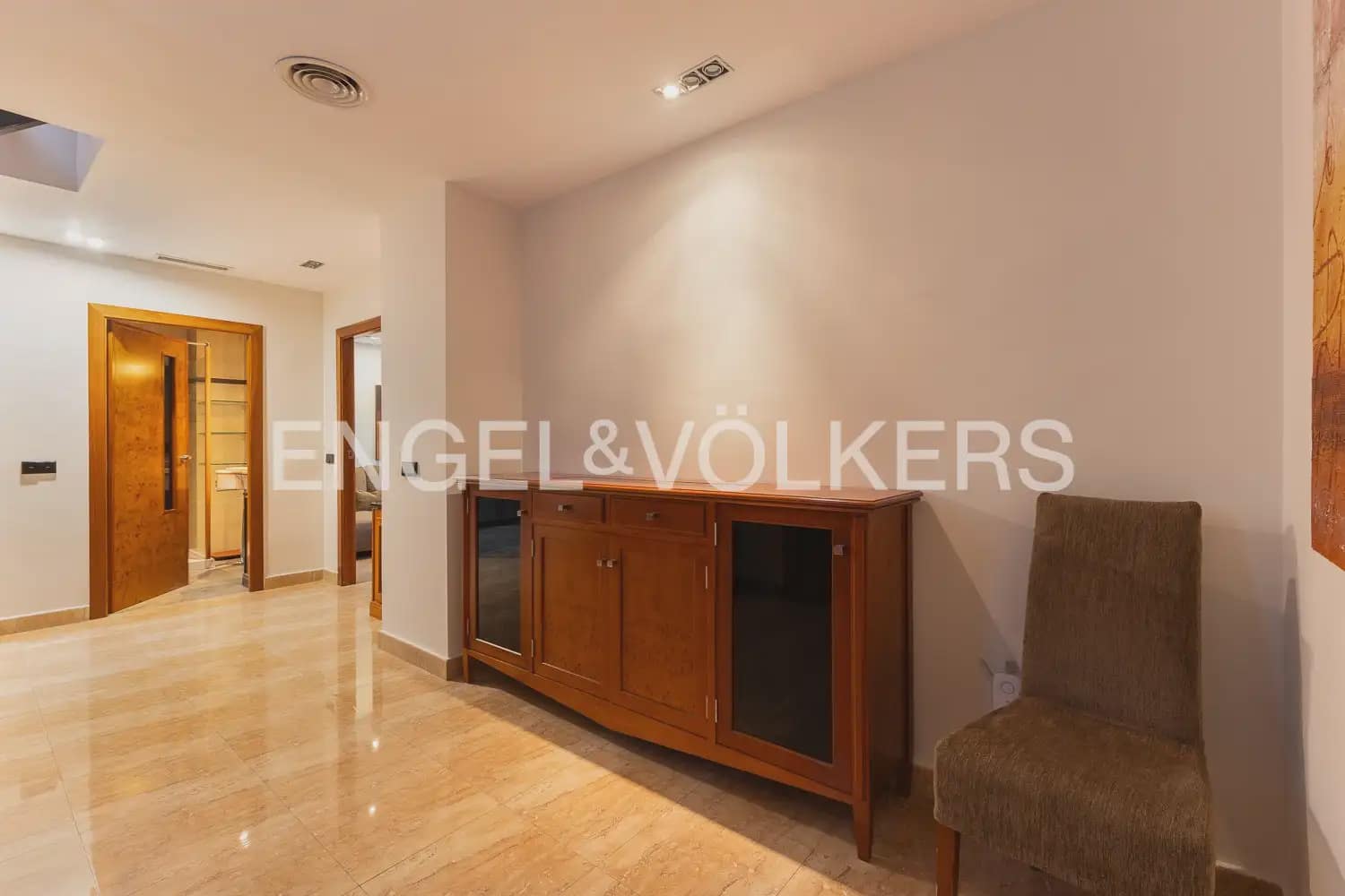 3 makuuhuone Kattohuoneisto vuokrattavana paikassa Valencia kaupunki - 3 400 € (Ref: 9898017)