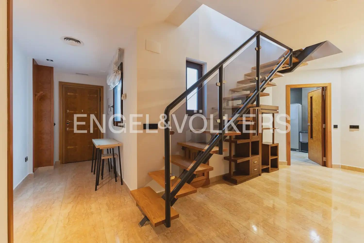 3 makuuhuone Kattohuoneisto vuokrattavana paikassa Valencia kaupunki - 3 400 € (Ref: 9898017)