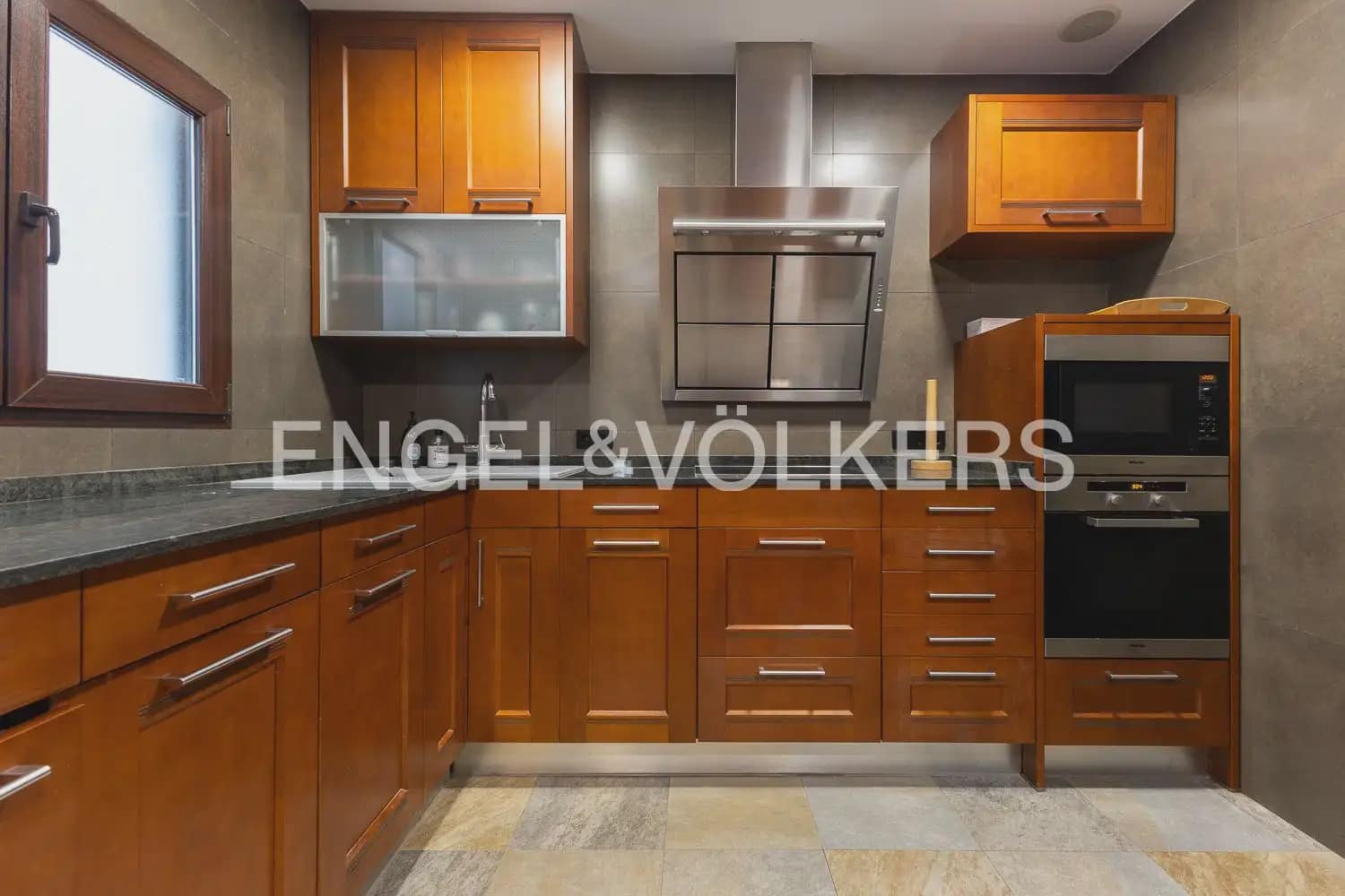 3 makuuhuone Kattohuoneisto vuokrattavana paikassa Valencia kaupunki - 3 400 € (Ref: 9898017)