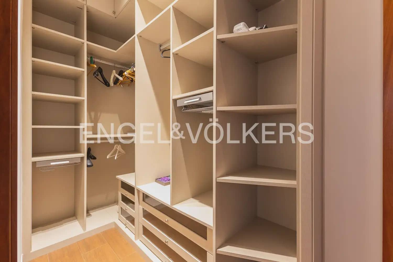 3 makuuhuone Kattohuoneisto vuokrattavana paikassa Valencia kaupunki - 3 400 € (Ref: 9898017)