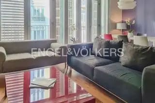 Ático de 2 habitaciones en València ciudad en alquiler - 2.600 € (Ref: 9898018)