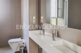 Ático de 2 habitaciones en València ciudad en alquiler - 2.600 € (Ref: 9898018)