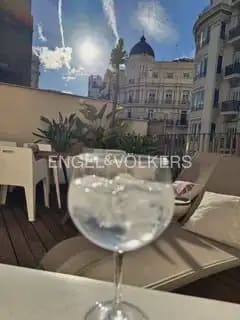 Ático de 2 habitaciones en València ciudad en alquiler - 2.600 € (Ref: 9898018)