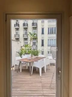 Ático de 2 habitaciones en València ciudad en alquiler - 2.600 € (Ref: 9898018)