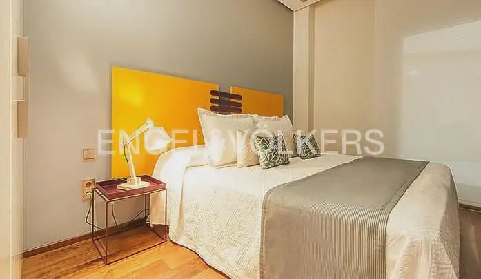 Ático de 2 habitaciones en València ciudad en alquiler - 2.600 € (Ref: 9898018)