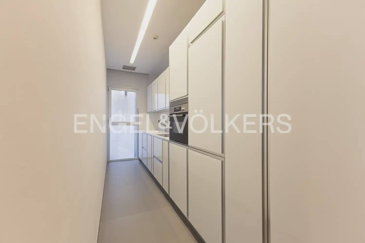 2 soveværelse Penthouse til leje i Valencia by - € 2.600 (Ref: 9898018)