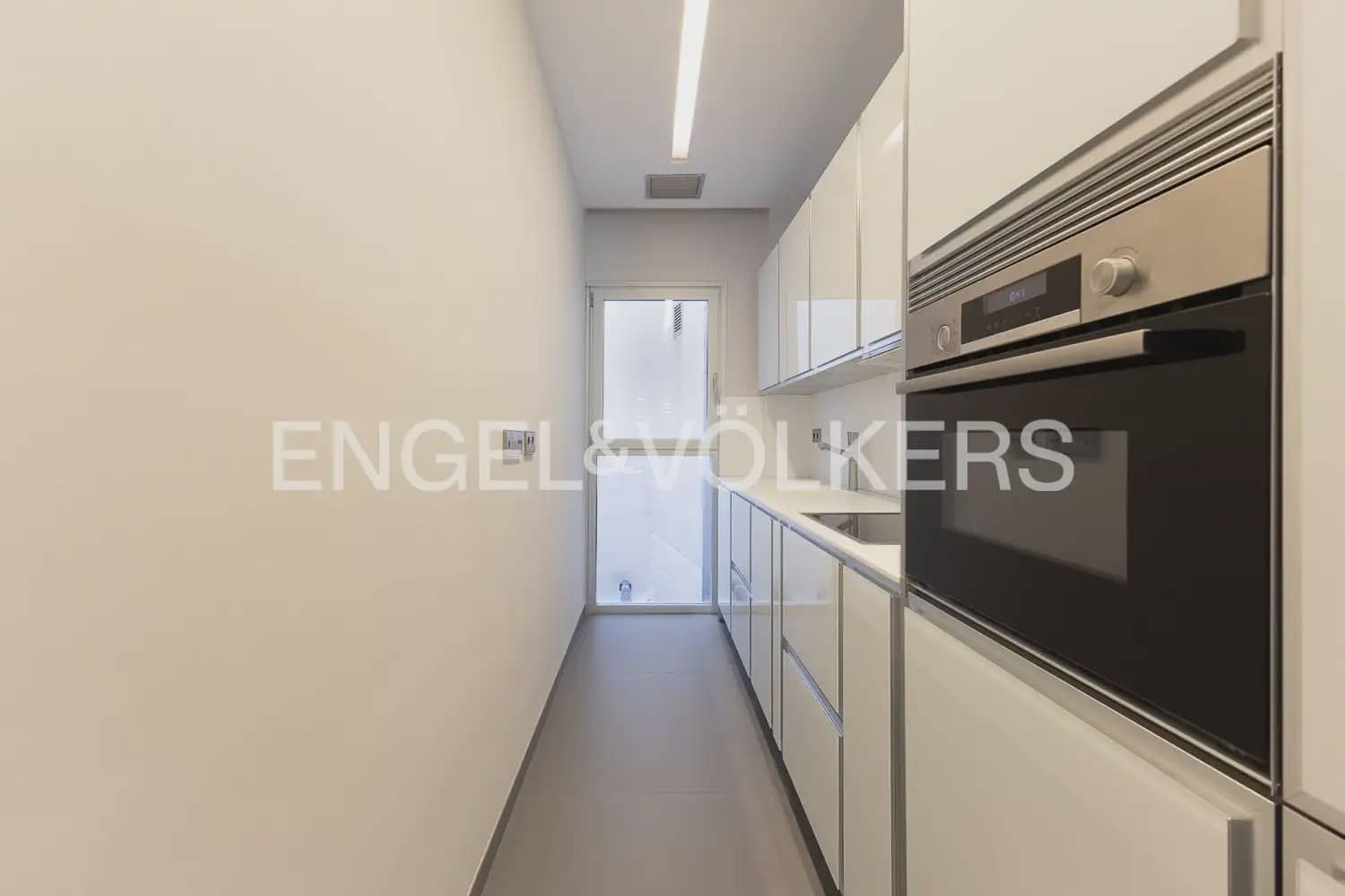 2 soveværelse Penthouse til leje i Valencia by - € 2.600 (Ref: 9898018)
