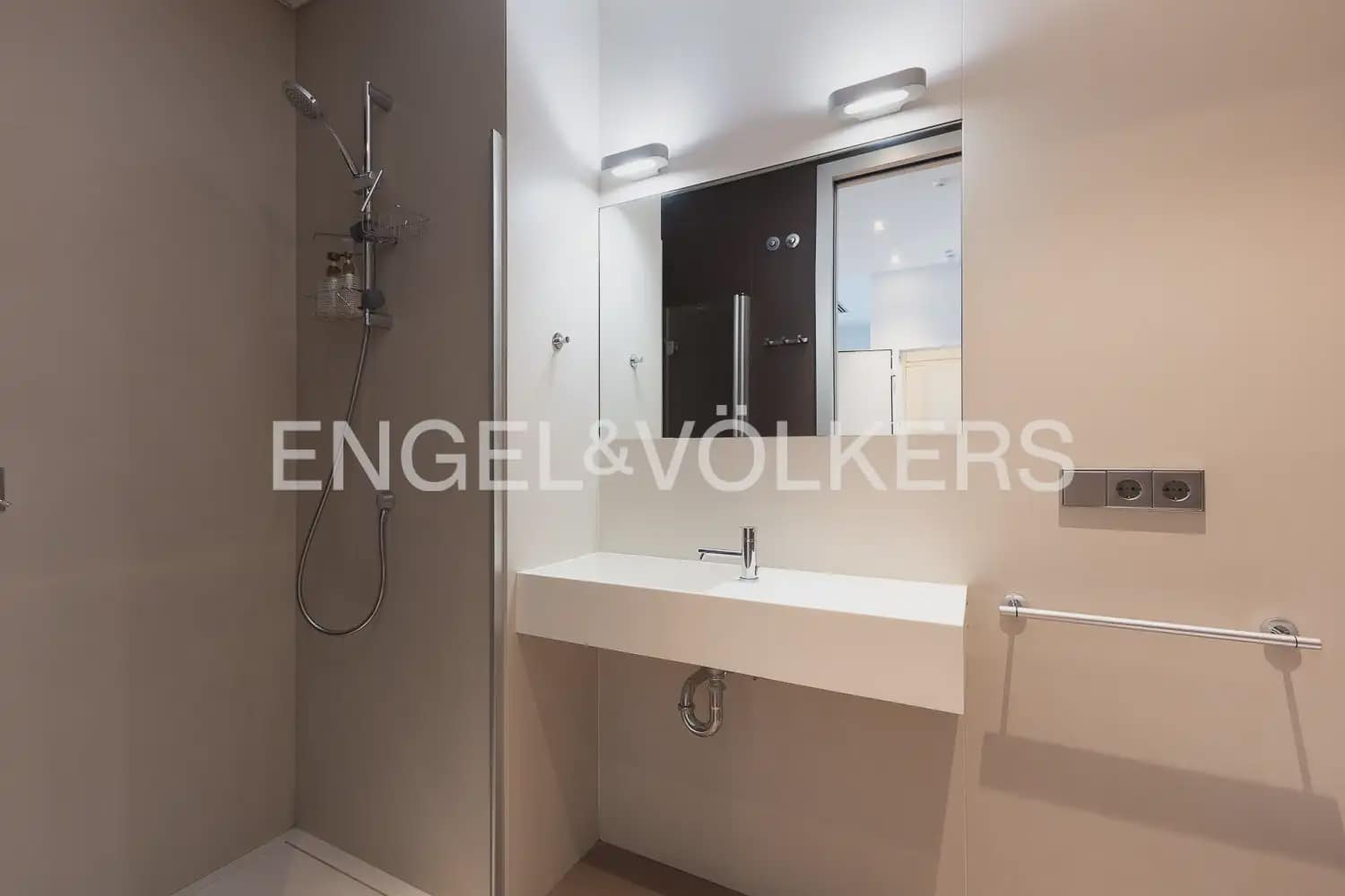 2 soveværelse Penthouse til leje i Valencia by - € 2.600 (Ref: 9898018)