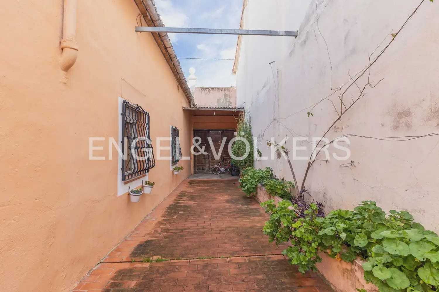 5 bedroom Townhouse for sale in Rafelguaraf with pool garage - € 215,000 (Ref: 9898019)