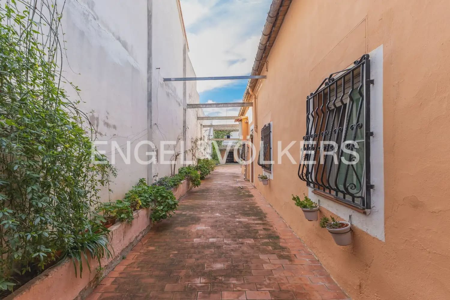 5 bedroom Townhouse for sale in Rafelguaraf with pool garage - € 215,000 (Ref: 9898019)