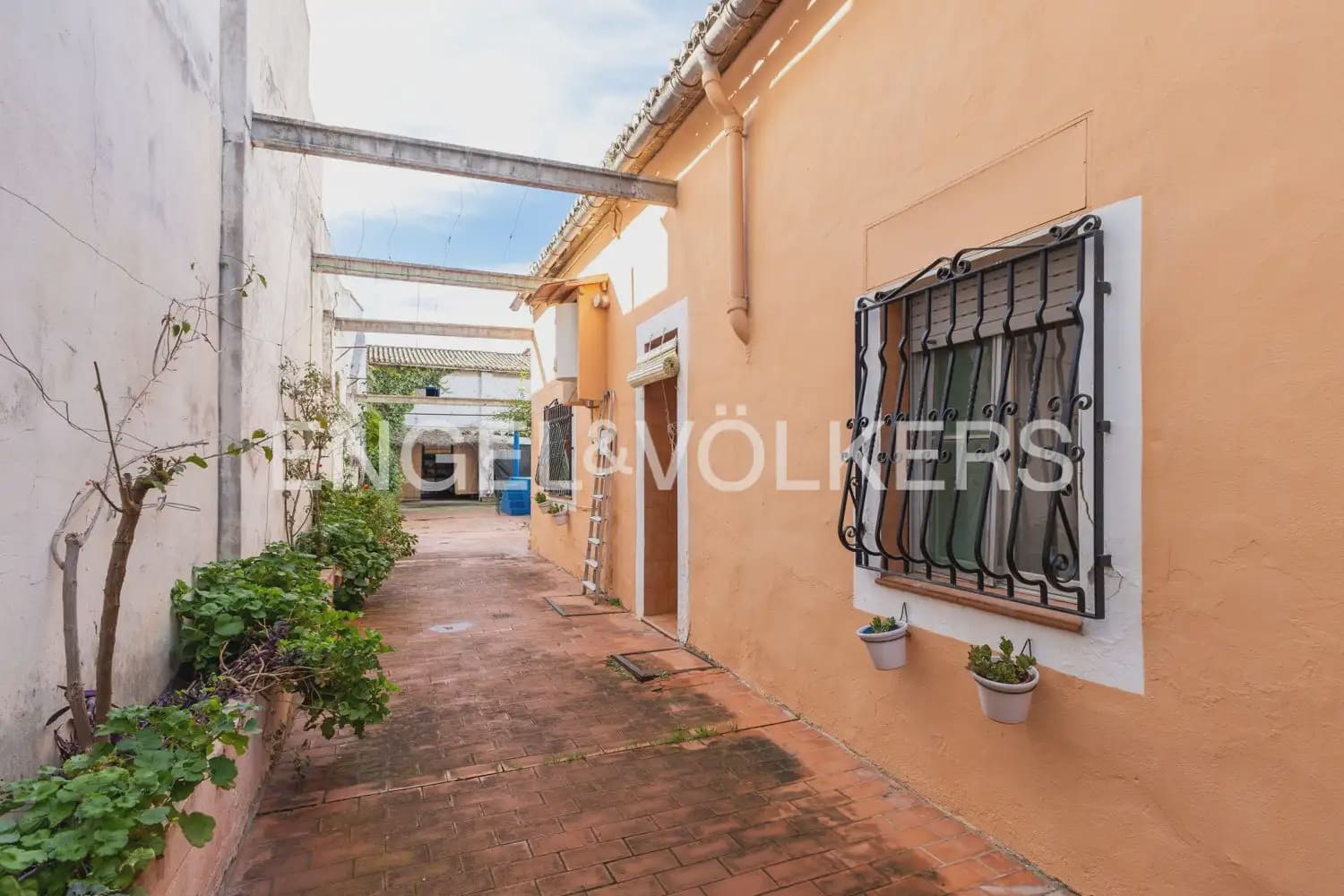 5 bedroom Townhouse for sale in Rafelguaraf with pool garage - € 215,000 (Ref: 9898019)