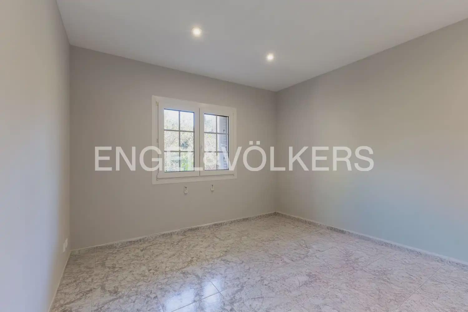 12 bedroom Villa for sale in Benicarlo with pool garage - € 875,000 (Ref: 9898020)