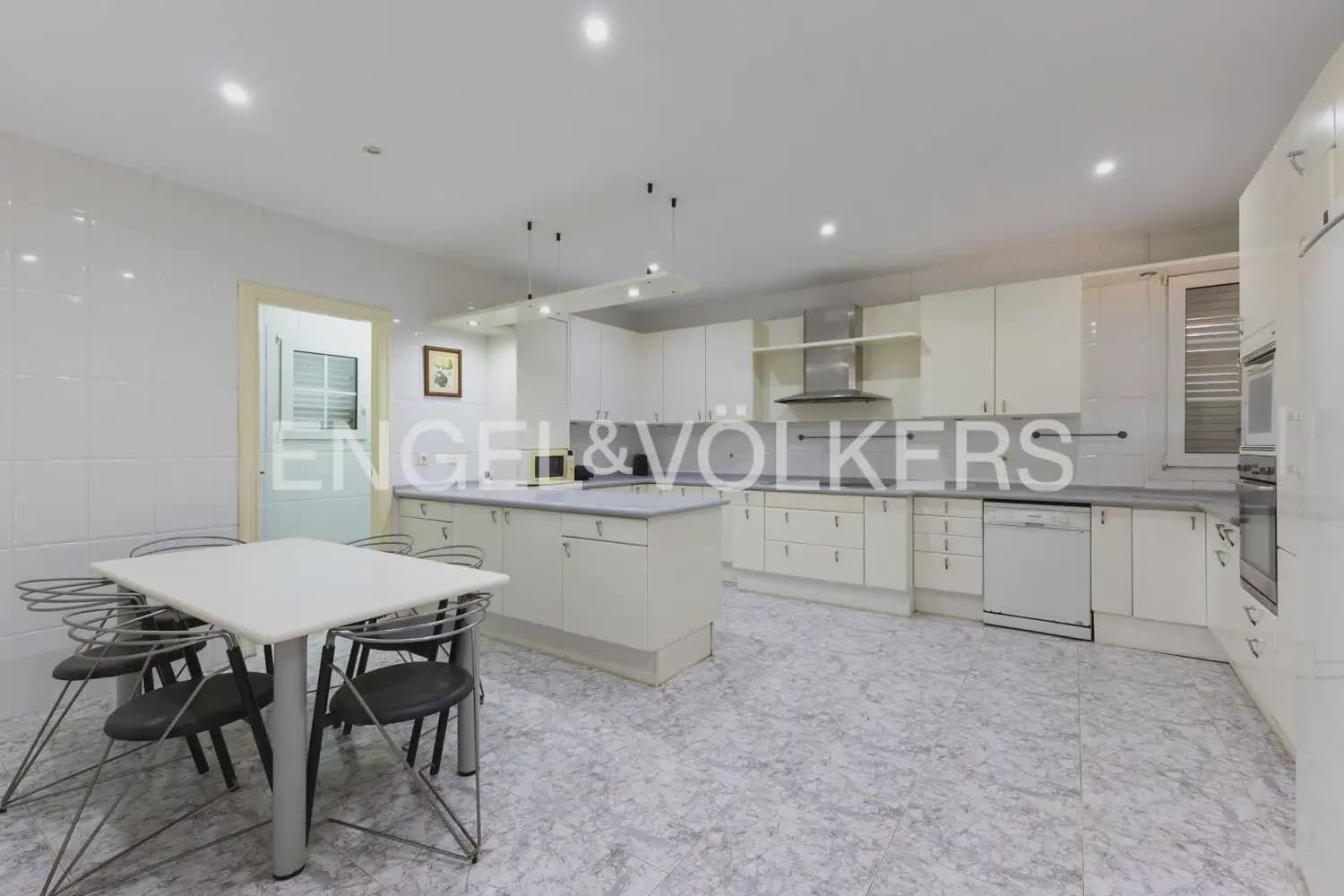 12 bedroom Villa for sale in Benicarlo with pool garage - € 875,000 (Ref: 9898020)