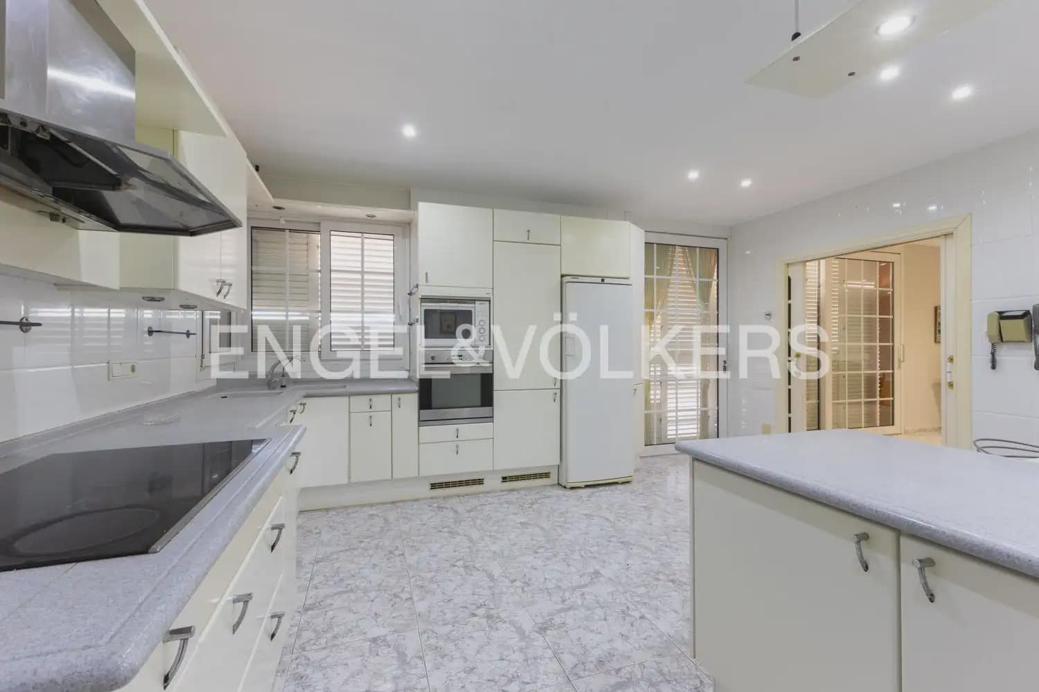12 bedroom Villa for sale in Benicarlo with pool garage - € 875,000 (Ref: 9898020)