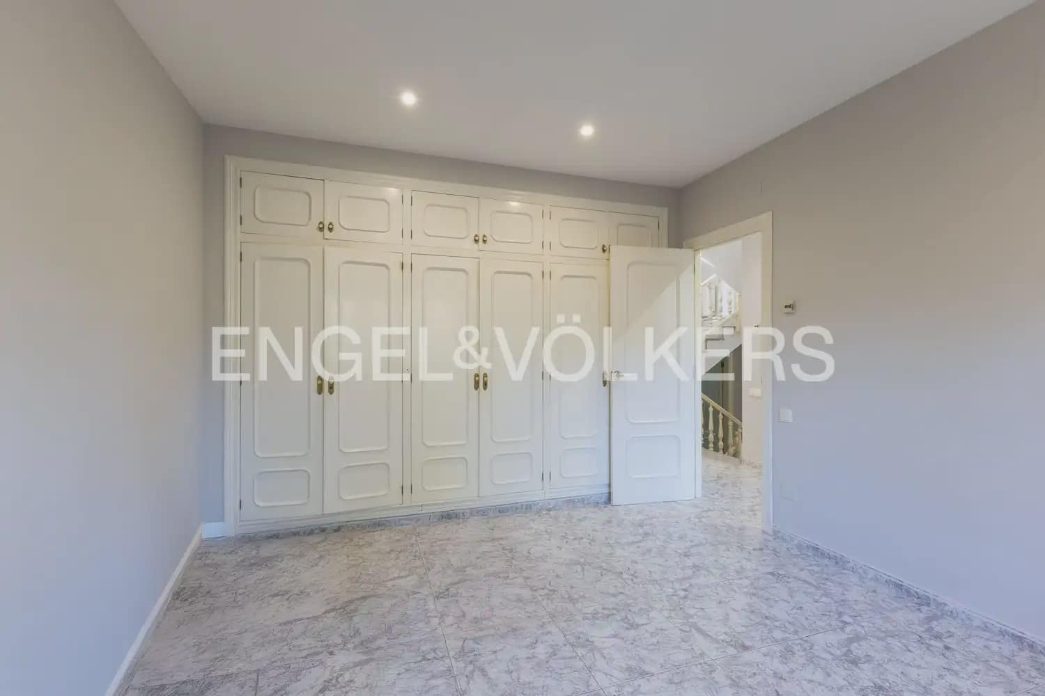 12 bedroom Villa for sale in Benicarlo with pool garage - € 875,000 (Ref: 9898020)