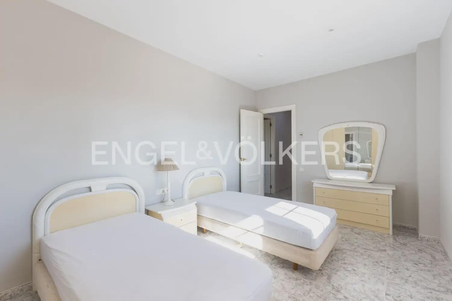 12 bedroom Villa for sale in Benicarlo with pool garage - € 875,000 (Ref: 9898020)