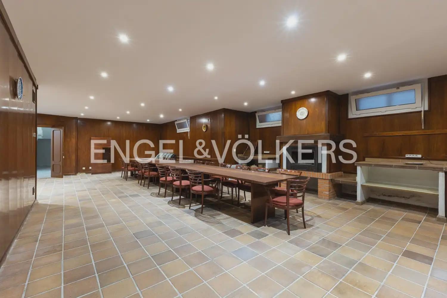 12 bedroom Villa for sale in Benicarlo with pool garage - € 875,000 (Ref: 9898020)