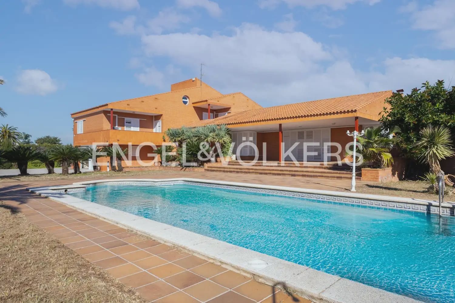 12 bedroom Villa for sale in Benicarlo with pool garage - € 875,000 (Ref: 9898020)