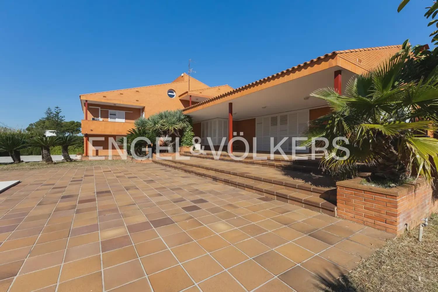 12 bedroom Villa for sale in Benicarlo with pool garage - € 875,000 (Ref: 9898020)