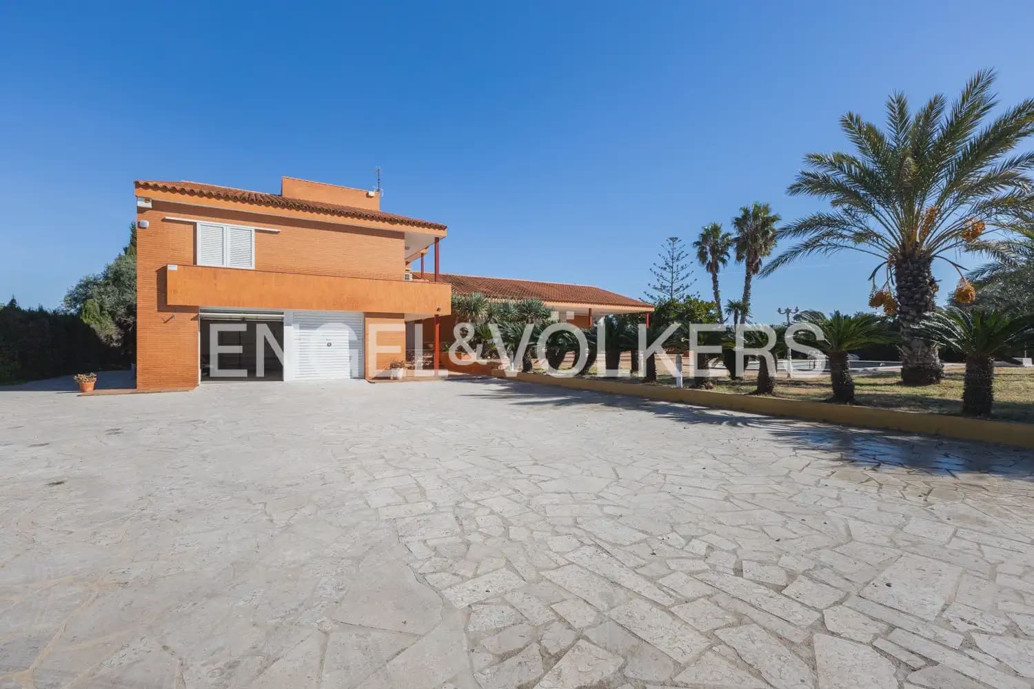 12 bedroom Villa for sale in Benicarlo with pool garage - € 875,000 (Ref: 9898020)
