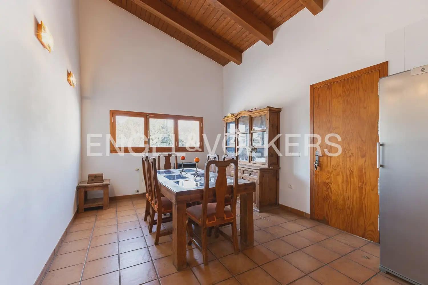 4 bedroom Villa for sale in Serra - € 580,000 (Ref: 9898021)