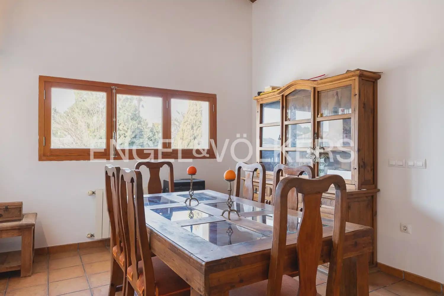 4 bedroom Villa for sale in Serra - € 580,000 (Ref: 9898021)