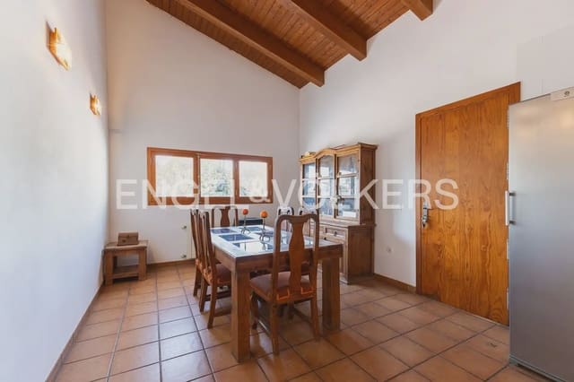 4 bedroom Villa for sale in Serra - € 580,000 (Ref: 9898021)