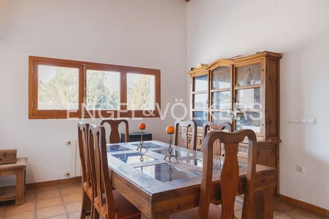 4 bedroom Villa for sale in Serra - € 580,000 (Ref: 9898021)