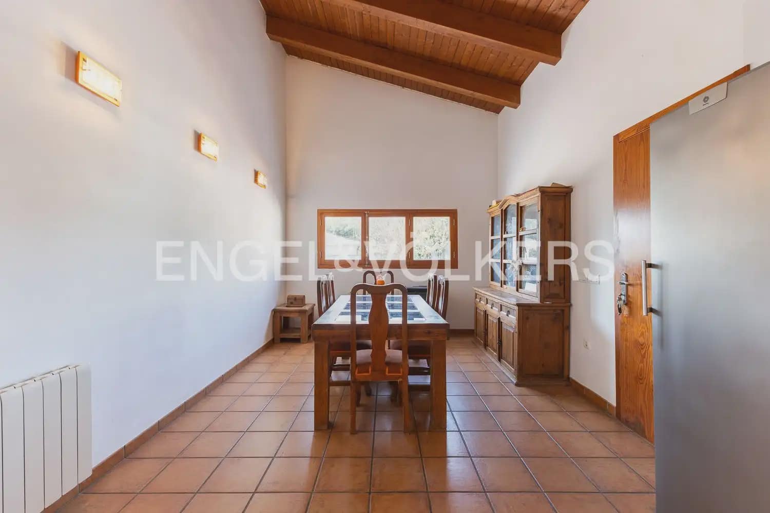 4 bedroom Villa for sale in Serra - € 580,000 (Ref: 9898021)