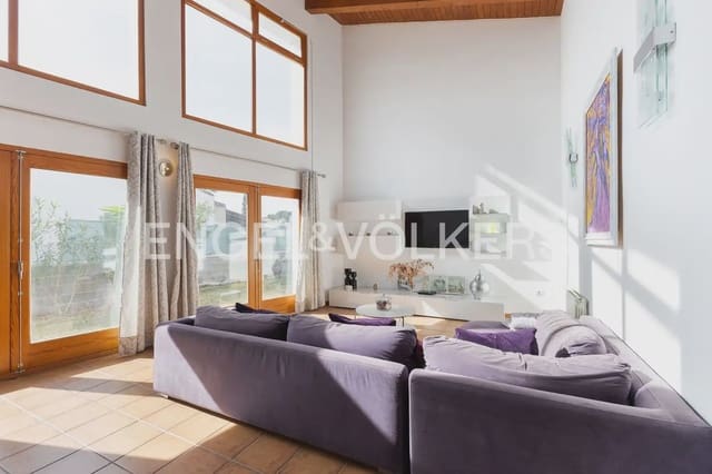 4 bedroom Villa for sale in Serra - € 580,000 (Ref: 9898021)