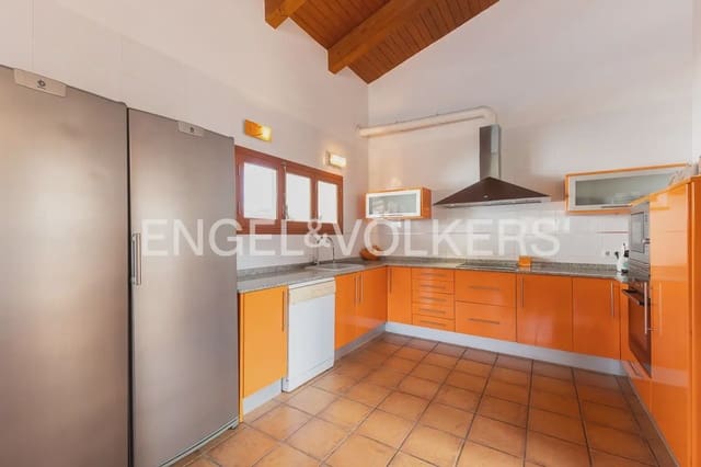 4 bedroom Villa for sale in Serra - € 580,000 (Ref: 9898021)