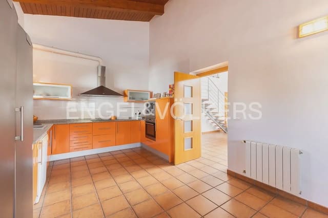 4 bedroom Villa for sale in Serra - € 580,000 (Ref: 9898021)