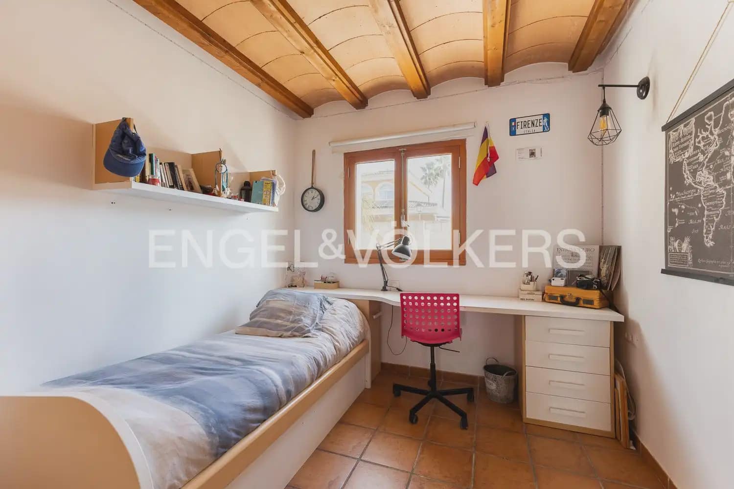 4 bedroom Villa for sale in Serra - € 580,000 (Ref: 9898021)