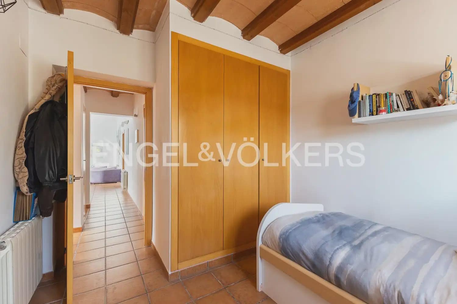 4 bedroom Villa for sale in Serra - € 580,000 (Ref: 9898021)