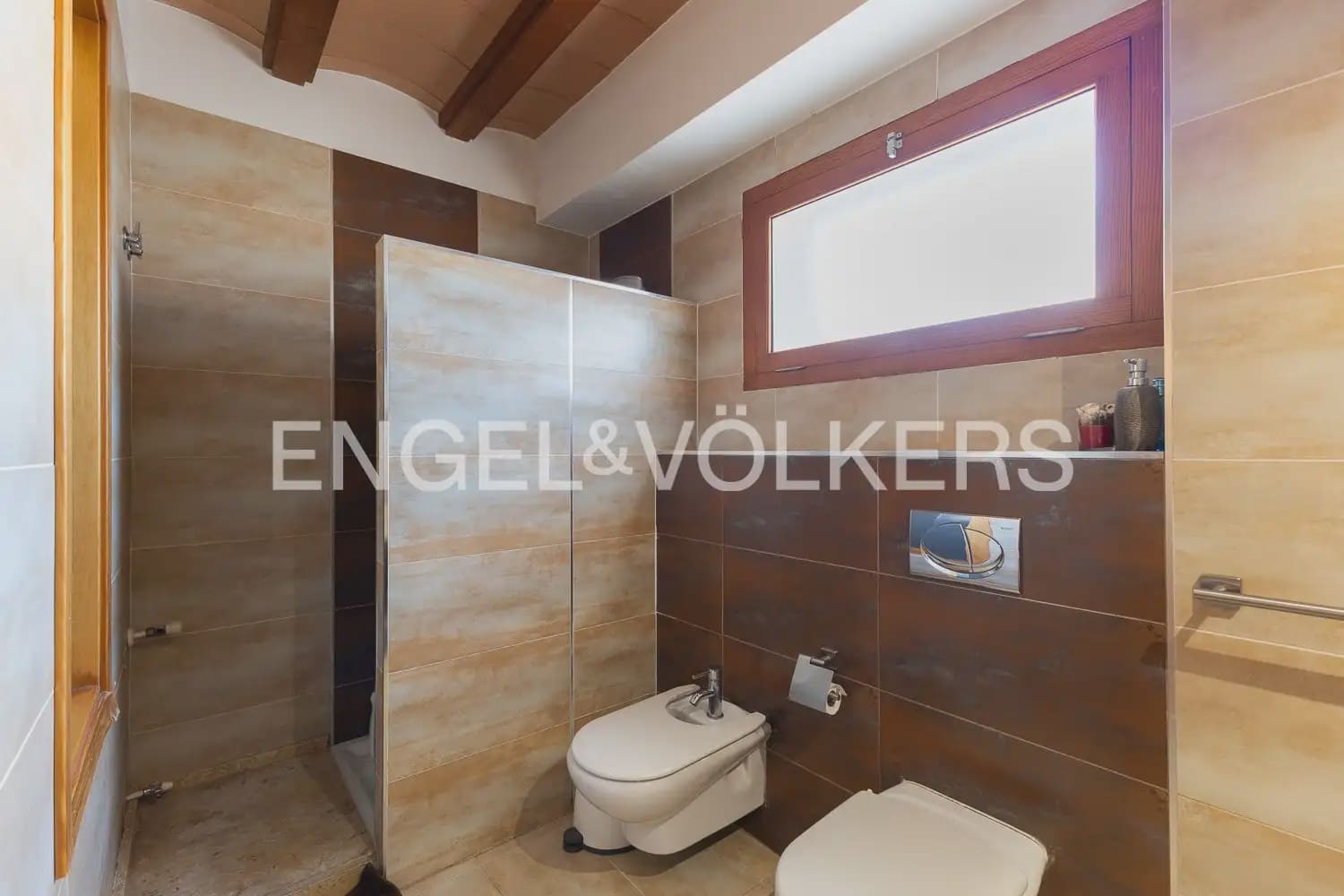 4 bedroom Villa for sale in Serra - € 580,000 (Ref: 9898021)