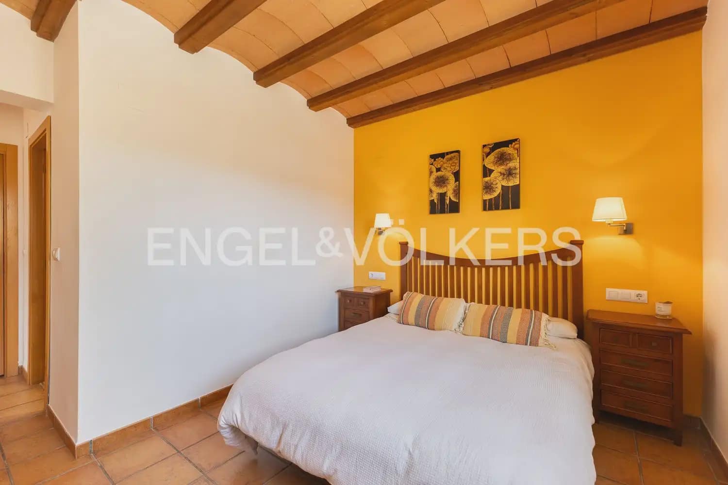 4 bedroom Villa for sale in Serra - € 580,000 (Ref: 9898021)