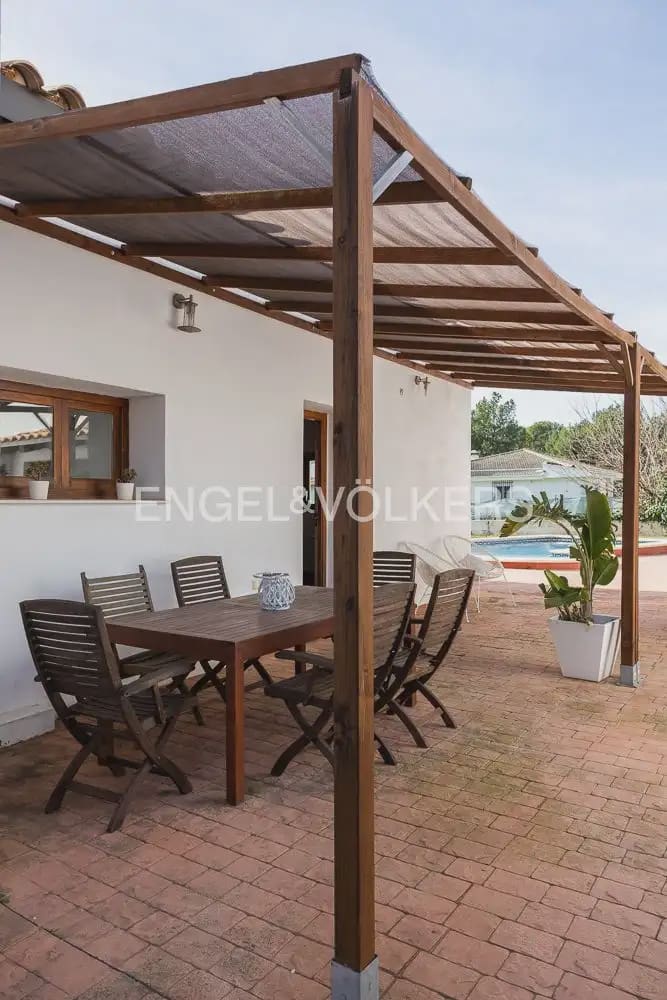4 bedroom Villa for sale in Serra - € 580,000 (Ref: 9898021)