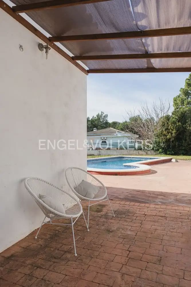 4 bedroom Villa for sale in Serra - € 580,000 (Ref: 9898021)